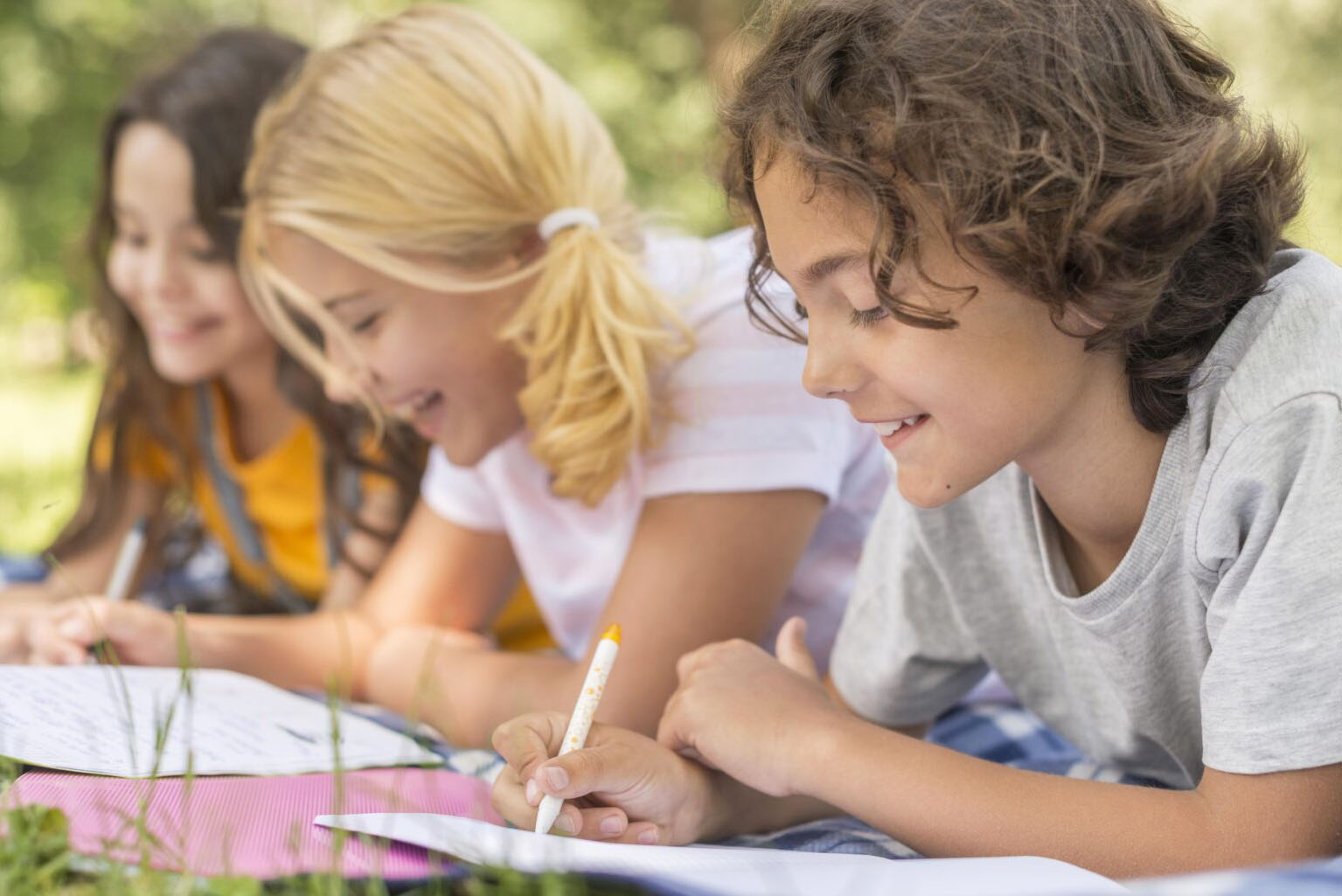 Kids and teens in an affordable live online Spanish class for kids and teens