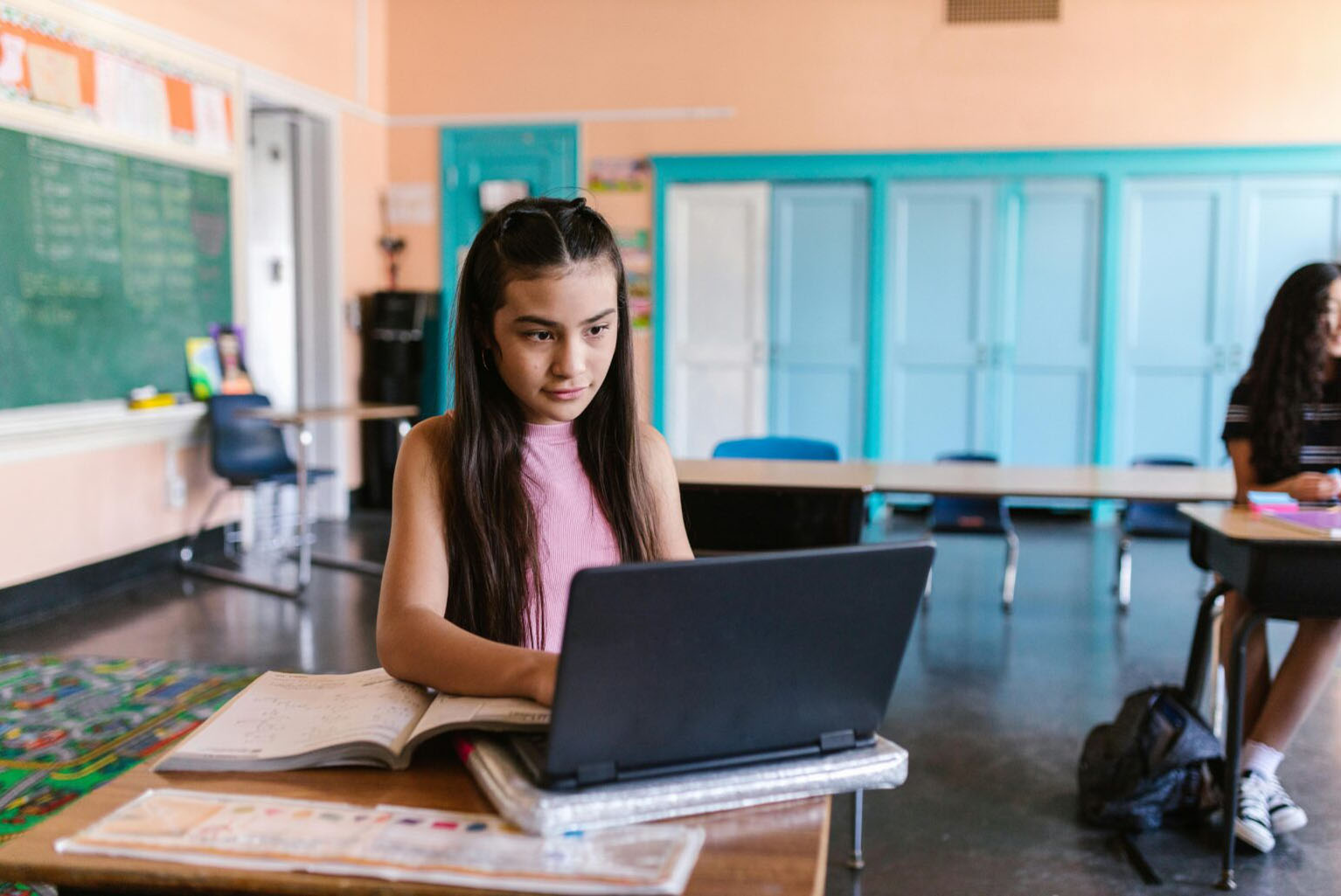 Teen in an affordable live online Spanish class for kids and teens